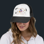 Disco Cowgirl Rodeo | Bachelorette Wife Vibes Keps<br><div class="desc">Truckerkepsen för bruden på hennes Bachelorette-fest. Våra roligtar är perfekten för din besättning att få all uppmärksamhet överallt du och dina gals går! Det finns flera namn som man skulle kunna kalla detta tema. Vissa kallar det "Boots and Bling". Andra kan kalla det "Brides Last Disco". Spelar ingen roll att...</div>