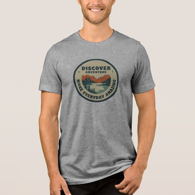 Discover Adventure logo on t-shirt (Framsida)