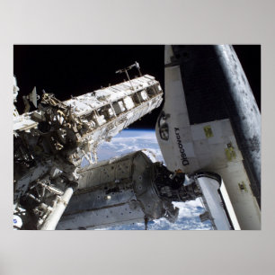 Discovery för rymdfärder dockad med ISS (STS-114) Poster