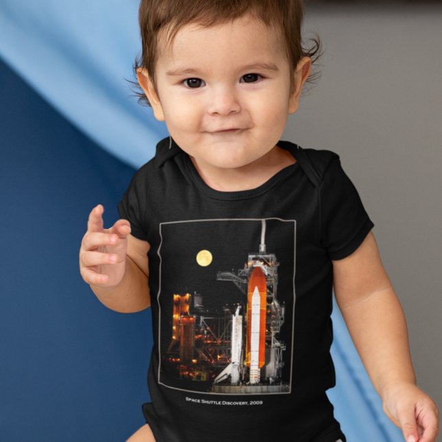 Discovery för rymdfärder och Full Moon 2009 T Shirt (Skapare uppladdad)