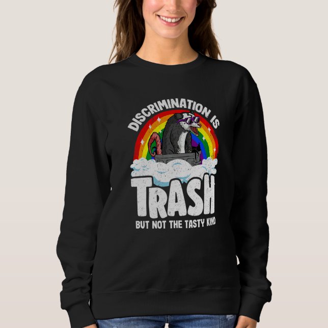 Discrimination Is Trash Opossum Rainbow Flag Gay P T Shirt (Framsida)
