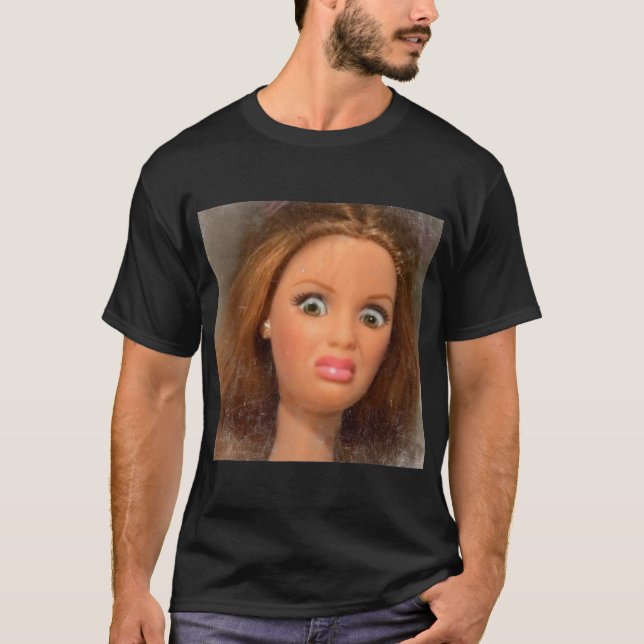 Disgusting Doll Face Meme T Shirt (Framsida)