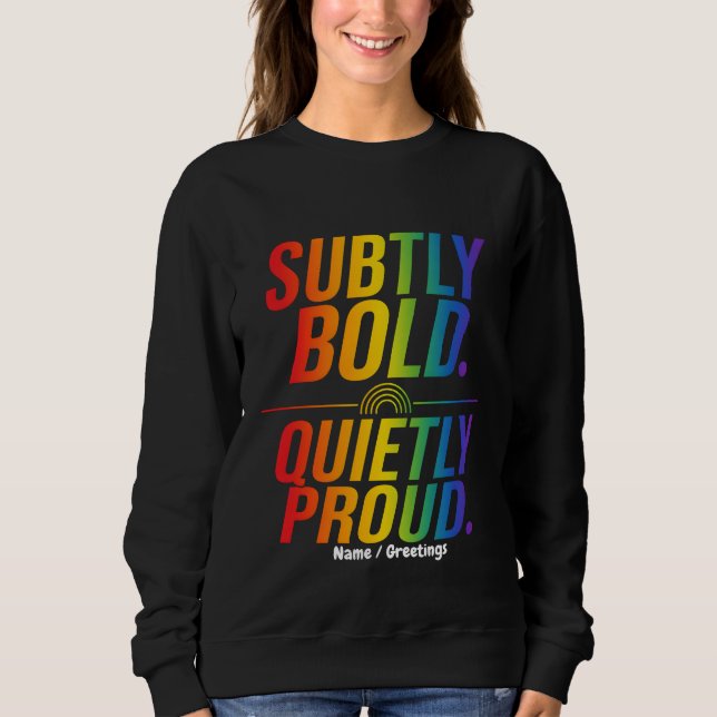 Diskret Modig Tyst Stolt Regnbågs Typografi Minim T Shirt (Framsida)