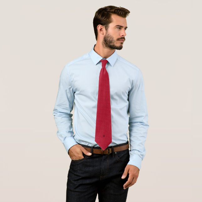 Diskret monogram, röd med vita schweiziska prickar slips (In Situ)