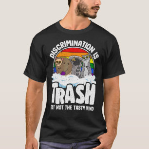 Diskriminering är Sopor Gay pride Raccoon Opossum T Shirt