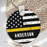 Dispatcher för Thin Guld Line Flagga Personlig Nyckelring<br><div class="desc">Thin Guld Line Flagga Keychain - USA:s amerikanska flagga design i Dispatcher Flagga, nödlidande design. Perfekt för alla 911 avsändare, polisinspektörer och brandsläckare. Anpassa med avsändare namn.. Den här tunna nyckelkedjan i guld är perfekt för en avsändare i pension party favors, avsändare tack för presenten. COPYRIGHT © 2020 Judy Burrows,...</div>