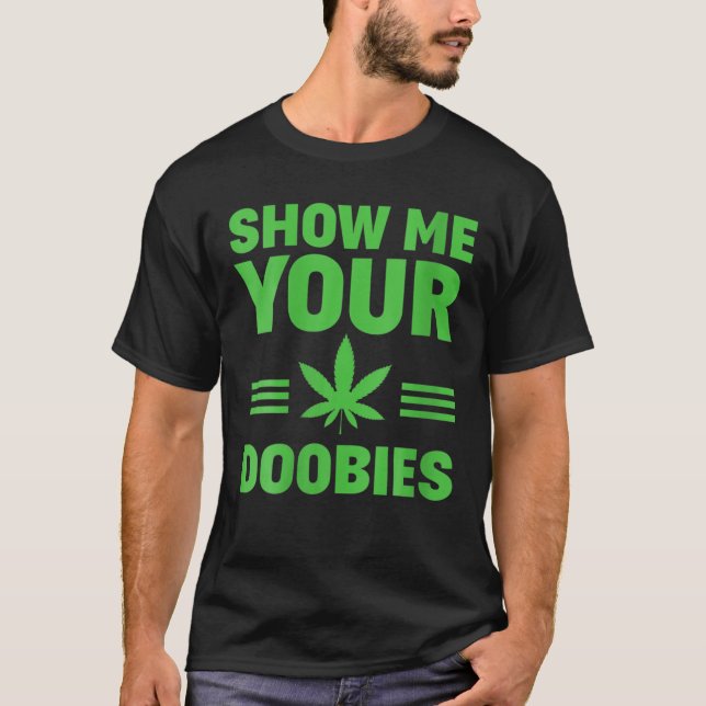 Dispensary Show Me Your Doobies Funny Weed Smoker T Shirt (Framsida)
