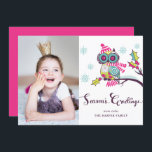 Dist-Lila-Helgdag-foto Uggla och Snöflingor Julkort<br><div class="desc">Skicka ditt helgdag till vänner och familj med det här anpassadet julkort. Det här helgdag har en söt illustration av uggla. Anpassa genom att lägga till information. Det här fotojulkortet finns i andra färg och på andra kartonger. Matchande objekt är tillgängliga.</div>