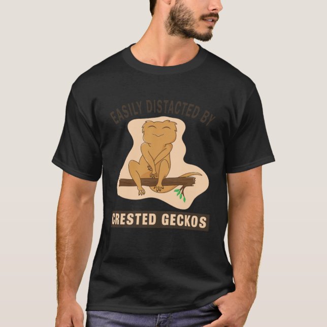 Distraherat av Cute Geckos Reptiles Crested Gecko T Shirt (Framsida)