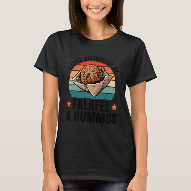 Distraherat av Falafe och Hummus Levantine Food Ch T Shirt (Framsida)