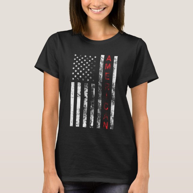 Distress Black and White American Flagga T-Shirt (Framsida)