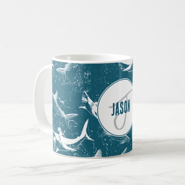 Distress Blue Shark Mönster Monogram Kaffemugg (Framsida vänster)
