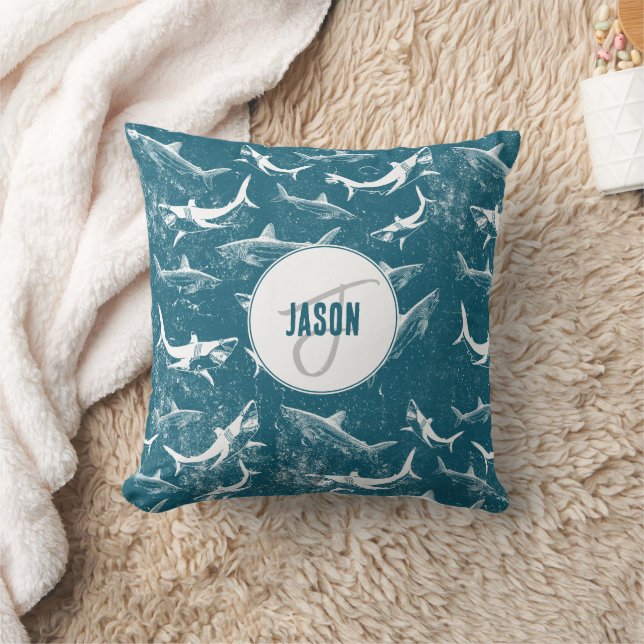 Distress Blue Shark Mönster Monogram Kudde (Filt)