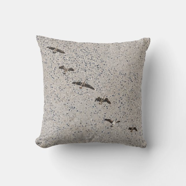 Distress Canada Geese Speckled Background Taupe Kudde (Framsida)