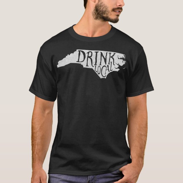 Distress Drink Local North Carolina State Beer T Shirt (Framsida)