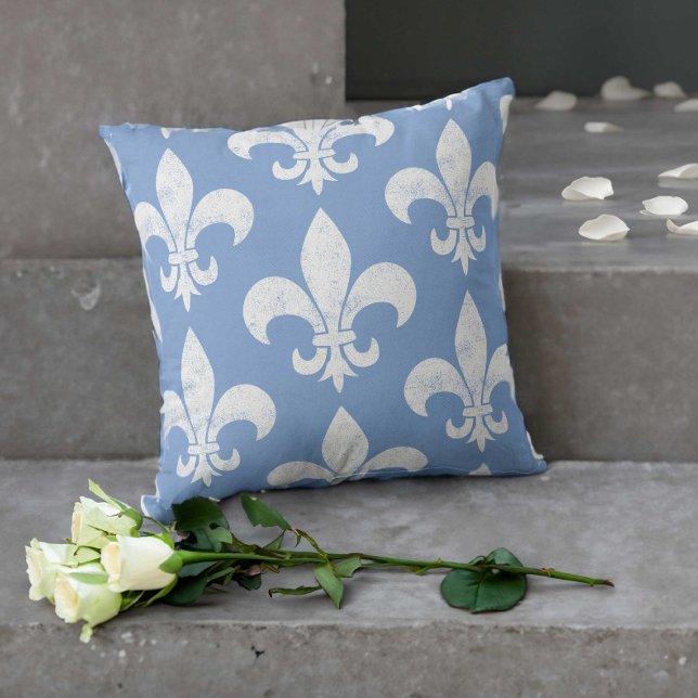 Distress Elegant Blue and White Fleur de Lis Kudde (Skapare uppladdad)