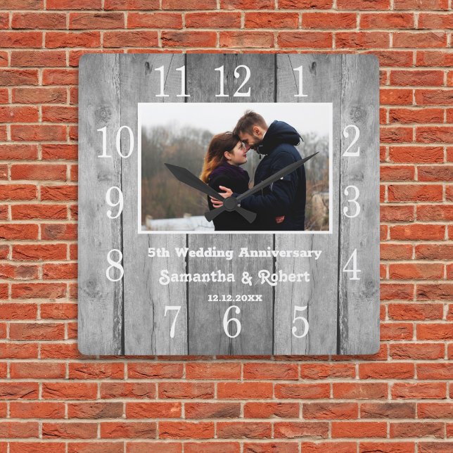 Distress Grått Wood 5-årsdag Foto Fyrkantig Klocka (Distressed Gray Wood 5 Year Anniversary Photo Square Wall Clock)