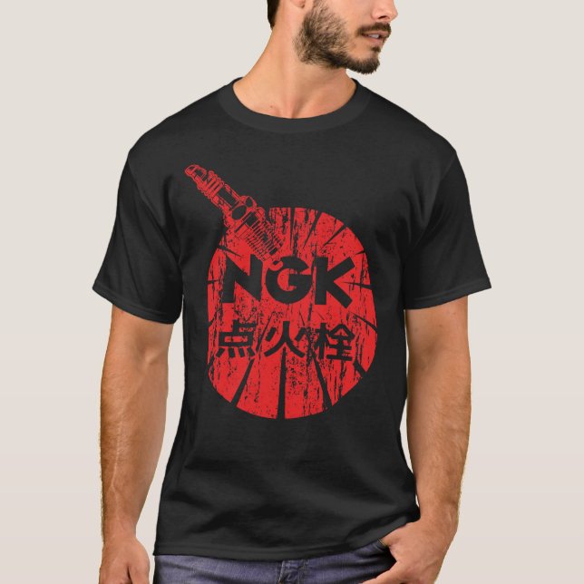 Distress Retro NGK Logotyp Classic T-Shirt (Framsida)