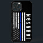 Distress Stil polisens Flagga Personlig Namn<br><div class="desc">Det här unika telefonväskan har en tunn,  blå flagga med polisens flagga i mitten i ett tåligt krackat och plågat stil. Till sidan av det här är en plats för ditt eller din presentmottagares unika förnamn eller efternamn.</div>