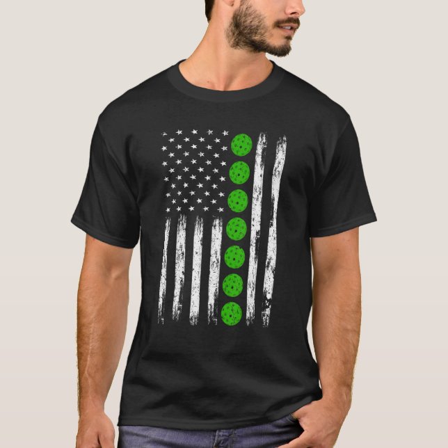 Distressed American Flag Pickleball Sports   Mens  T Shirt (Framsida)