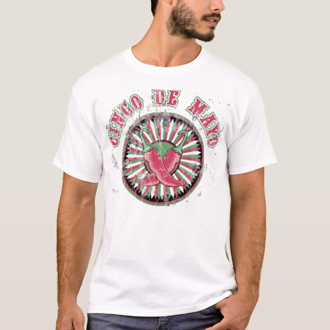 Distressed Cinco de Mayo med paprikor och ränder T-shirt (Framsida)