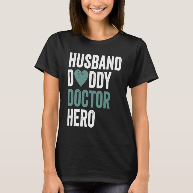 Distressed Doctor  Husband Daddy Doctor Hero T Shirt (Framsida)
