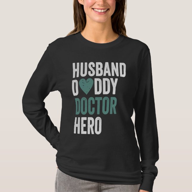 Distressed Doctor  Husband Daddy Doctor Hero T Shirt (Framsida)