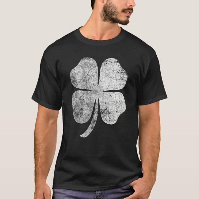 Distressed Four Leaf Clover St Patrick's Day T Shirt (Framsida)