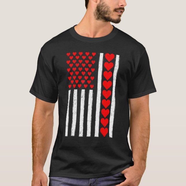 Distressed Funny American Flag Heart Valentine's D T Shirt (Framsida)