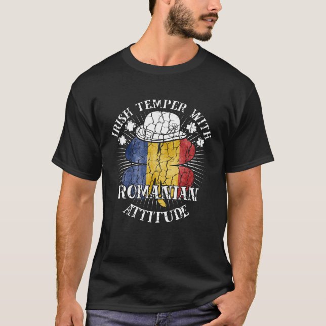 Distressed Irish Romanian Attitude Patriotic Shamr T Shirt (Framsida)