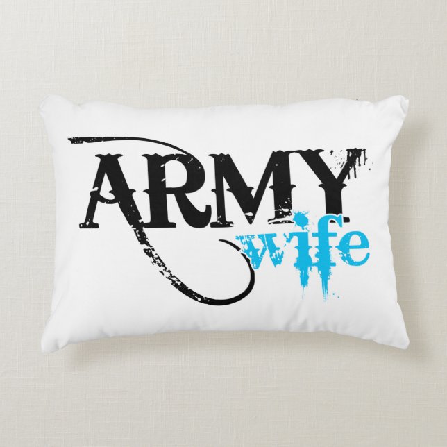 Distressed Lettering Army Wife Prydnadskudde (Framsidan)
