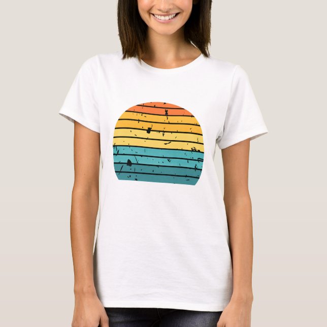Distressed Retro Solnedgångsremsor Grafik T Shirt (Framsida)