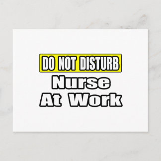 Disturb inte...sjuksköterska på arbetet vykort