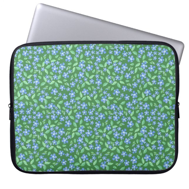 Ditsy Bright Blue Periwinkles on Grönt Blommigt Laptop Sleeve (Framsidan)