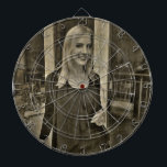 Ditt beställnings- foto piltavla<br><div class="desc">En blond dam som ha på sig svart.</div>