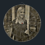 Ditt beställnings- foto piltavla<br><div class="desc">En blond dam som ha på sig svart.</div>
