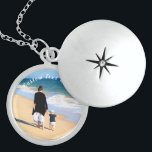 Ditt favoritfoto-halsband med Anpassningsbar Berlockhalsband<br><div class="desc">Anpassningsbar Photo and Text Necklace - Din egen design - Speciell - Personlig Family / Friends eller Personal Necklaces / Gift - Lägg till text och foto - Ändra storlek och flytta eller ta bort och lägg till inslag / bild med Anpassad verktyg. Välj/lägg till ditt favoritteckensnitt/text färg / storlek...</div>