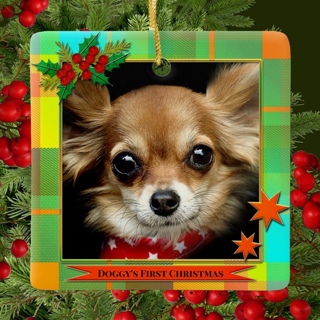 Ditt Första Julen Foto Rutin Julgransprydnad Keramik (Colorful plaid Christmas ornament featuring a cute image of a chihuahua or your custom (pet) photo)