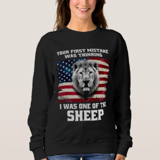 Ditt Första Misstag Var Att Tro Att Jag Var En Av  T Shirt