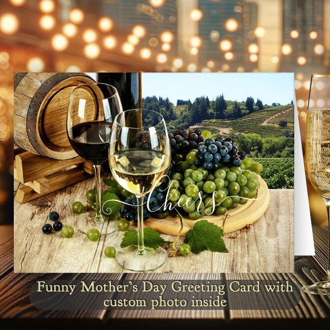 Ditt foto-funny Vin Mors dag-hälsningskort Kort (Funny Mother's Day greeting card featuring a wine theme and custom photo inside)