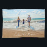 Ditt foto- och Anpassningsbar Text Kitchen Towel Kökshandduk<br><div class="desc">Anpassningsbarnas foto- och textkökshanddukar - Unik din egen utformning - Personlig-familj/vänner eller personliga handdukar/gåva - Lägg till text och foto - Ändra storlek och flytta inslag med verktyg för anpassning! Välj teckensnitt / storlekt / färg ! Lycka till - BE Lycklig:)</div>