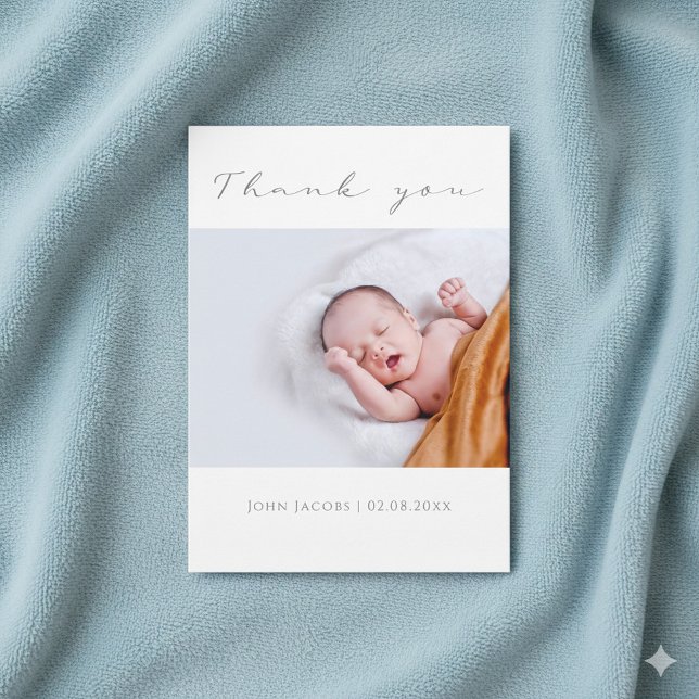 Ditt fotobabyduschtack (Your photo baby shower thank you card with elegant script.)