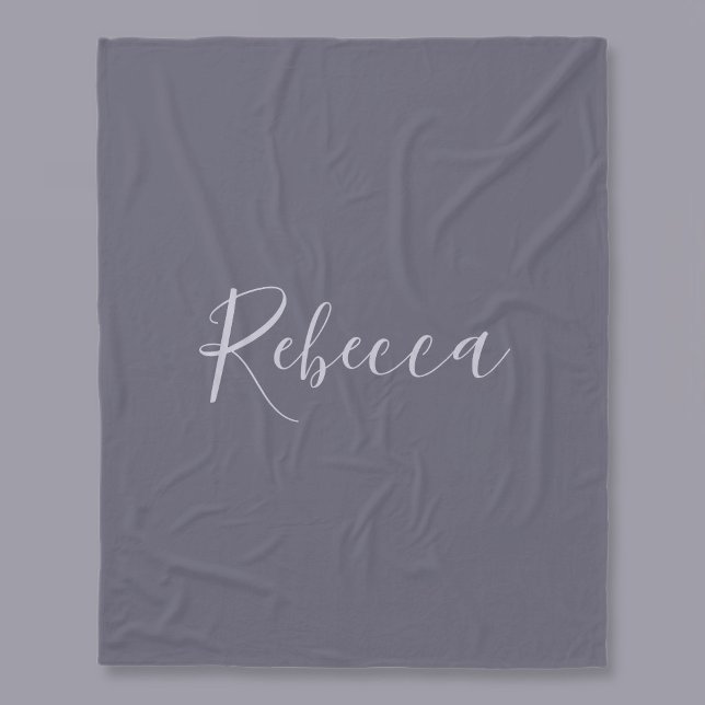 Ditt namn | Elegant Lavender Script på Hazy Lila Fleecefilt (Skapare uppladdad)