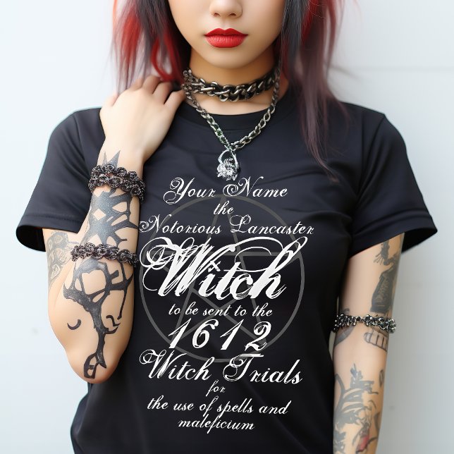 Ditt namn i nosorious Witch Trials Black Gothic T Shirt (Join the Pendle Witch Trials this Halloween. Add your own Name and Date to reincarnate. Historical T)