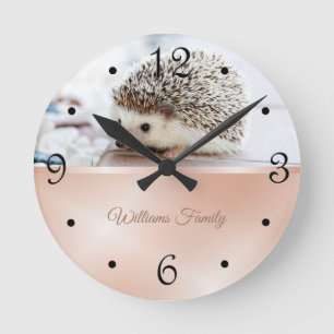 Ditt namn på Cute Hedgehog Ro guldolja Rund Klocka