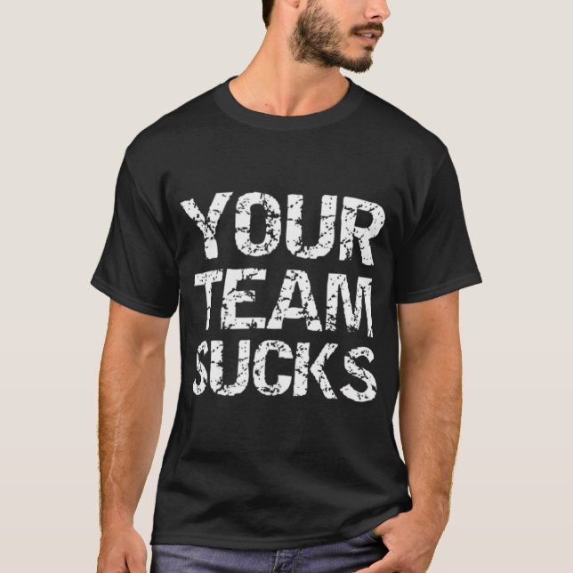 Ditt team suger på kul sportbollsbaseball Bas T Shirt (Framsida)