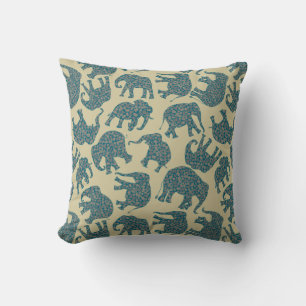 Ditzy Paisley Elephants on Beige Pillow eller Cush Kudde