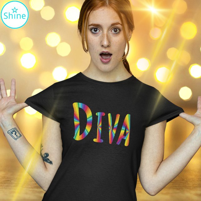 DIVA Fabulous Sassy Campy Rainbow Färg Alphabets T Shirt (Skapare uppladdad)