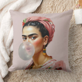 Diva med blommigt scarf som blåser bubbelgummi kudde