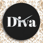 Diva Opera Singer Glam Music Thmet Black White Stor Klocka<br><div class="desc">Behålla i tid, håll i kö och lägg till en glamorös beröring på väggen med den här djärva klockan, som har ord Diva i vitt på svart. Visst, för att slå högerna med musik älskare blandar det här öga-klickande tidsstycket modern fläck med sin egen slående stjärnkvalitet. Perfekt för studioer, träningsrum,...</div>